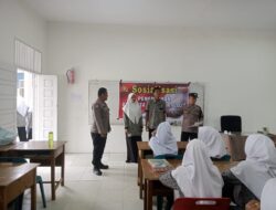 Personel Polsek Syamtalira Bayu Sosialisasi Penerimaa Calon Anggota Polri TA 2024 Kepada Siswa SMA.