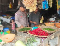 Sambang Pedagang, Personel Polsek Meurah Mulia Sampaikan Pesan Kamtibmas.