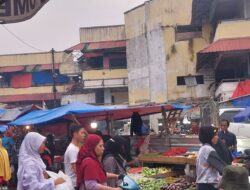 Pedagang Di Jalanan Belakang Pasar Bantar Gebang Gunakan Fasum Badan Jalan Berdagang, Diduga Terjadi PUNGLI.