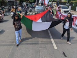 Puluhan Aksi Masa Tergabung Dalam Aliansi Gerakan Solidaritas Gelar Aksi Bela Palestina.