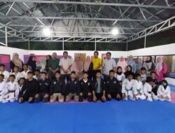 Ketum KONI Lhokseumawe Lepaskan 7 Karate ke Piala Menpora di Jakarta.