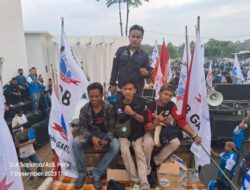 Ribuan Serikat Buruh Se-provinsi Banten Gelar Ujuk Rasa di Kantor Gubernur.