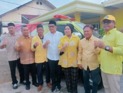 H.Ilham Pangestu serahkan ambulance ke pada warga kota Lhokseumawe.