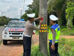 AKP Abdul Haris Kasat Lantas Polres Belitung Timur, Giat Pemasangan REFLEKTOR dan SCOTLIGHT di Sepanjang Jalan Rawan Kecelakaan