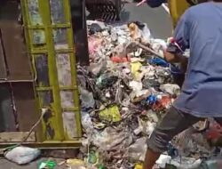 Merasa Aspirasiny Tidak Ditanggapi Petugas TPST Berunjuk Rasa