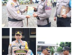 Kapolres Jembrana Pimpin Apel Jam Pimpinan di Sertai Dengan Penyerahan Buku Saku Kepada Polisi Banjar