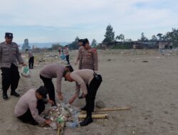 Ratusan Polisi Bersihkan Sampah, Wujud Kepedulian Hari Jadi Kabupaten Bener Meriah ke-20