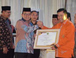 Pj Bupati Bener Meriah terima Penghargaan dari Kanwil Kemenag Aceh.