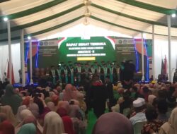 Wisuda Universitas Islam Kebangsaan Indonesia ( UNIKI ) dihadiri Wakil Menteri Agama