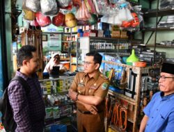 Petani Keluhkan Kelangkaan Pupuk, Pj Bupati Majalengka Langsung Sidak ke Kios Pupuk di pasar Rajagaluh 