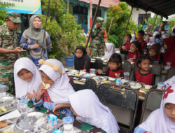 200 Anak SD Nikmati Masakan Dapur Lapangan Bekangdam II/Swj