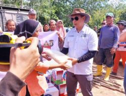 Gandeng Komunitas 4X4, Kapolda Sumsel Irjen A. Rachmad Wibowo Sambangi Masyarakat Korban Banjir dan Berikan Bantuan