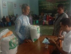 PEMDES Cikujang Menyalurkan Bantuan beras kepada 639 keluarga Penerima Manfaat.