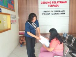Personil Sat Intelkam Polres Karangasem Berikan Pelayanan Dalam Pembuatan SKCK