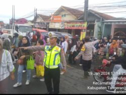 “Kehadiran Kanit Lantas Polsek Cikupa : Operasi Pengaturan Lalu Lintas Jum’at Sore”