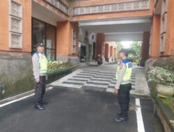 Personil OMB Polres Karangasem Lakukan Pengamanan di Kantor DPRD