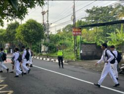 Atensi Keselamatan Di Jalan Raya, Personil Satuan Samapta Tingkatkan Kegiatan PH Pagi