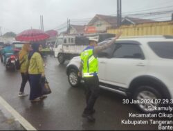 Protap Gatur Lalin Polsek Cikupa, Menjaga Kamseltibcar Lantas di Jalan Raya Serang Daerah Hukum Polsek Cikupa