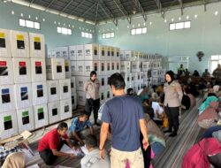 Personel Polres Belitung Timur Partai dan Amankan Pelaksanaan Pelipatan Surat Suara