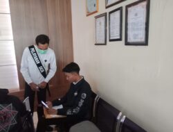 Personil Sat Intelkam Polres Karangasem Berikan Pelayanan dalam Pembuatan SKCK