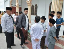 Safari Jum’at, Pj. Bupati Haili Yoga Kembali Kumandangkan Adzan Di Masjid Pante Raya