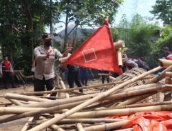 Kompak, Polres Malang dan TNI Robohkan Arena Sabung Ayam di Kepanjen