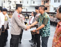 Kapolda Sumsel di Wakili Wakapolda Sumsel Berikan Penghargaan dan Pin Emas Kepada Personel Yang Berprestasi