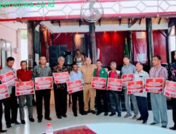 Bupati Taput DR.Drs.Nikson Nababan.Msi,Menyerahkan Dana Hibah Kepada Rumah Ibadah Serta Bansos Kepada Kelompok Masyarakat,Lembaga,Dan Organisasi.