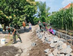 Bantu Pembangunan Desa, Prajurit Brigif 2 Marinir Dukung TMMD Ke – 119 di Gresik