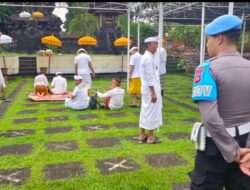 Si Propam Polres Karangasem dalam Giat Pengamanan Persembahyangan Bersama Kapolres Karangasem