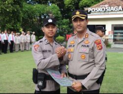 Apel Jam Pimpinan, Kapolres Tabanan Berikan Kenaikan Pangkat Pengabdian dan Pemberian Penghargaan