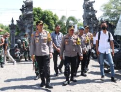 Kapolres Buleleng Mengecek Kesiapan Personil dalam Rangka Pengamanan Rapat Pleno Terbuka di Kecamatan Seririt dan Banjar