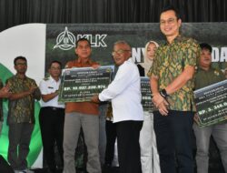 PT KLK Serahkan Dana Distribusi Sawit Rp27 Milyar