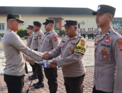 Kapolres Belitung Timur Berikan Reward Kepada Personel Yang Berprestasi
