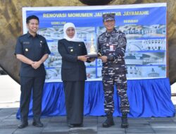 Gubernur Khofifah Bersama Pangkoarmada II Resmikan Monumen Jalesveva Jayamahe