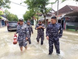 Tim Siaga Lanal Batuporon Kembali Evakuasi Korban Banjir