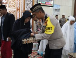 Lagi Ramadhan Berkah, Kapolres Aceh Tengah Salurkan Sebanyak 20 Paket Sembako Kepada Warga Kurang Mampu Kecamatan Lut Tawar