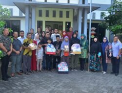 Dankormar Memberikan Tali Asih Kepada Warakawuri dan Anak Yatim
