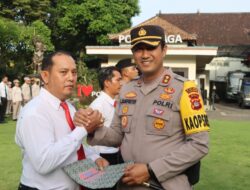 Kapolres Tabanan Beri Penghargaan dan Kenaikan Pangkat Pengabdian Saat Apel Jam Pimpinan