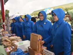 Ketua Daerah Jalasenastri Armada II Hadiri Bazar TNI Serentak Tahun 2024