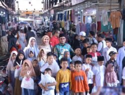 Edi Obama Mengajak Puluhan Anak Yatim Berbelanja Baju Lebaran