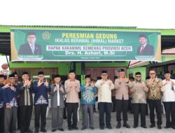 Kapolres Hadiri Penyerahan Sertifikat Tanah Wakaf Dan Sertifikat Produk Halal Pelaku Umkm Di Aceh Tengah