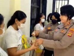 Jelang Malam Takbir dan Pamit ke Tempat Tugas Baru, Kapolsek Kediri Berikan Bingkisan kepada Tahanan Rutan Mapolsek