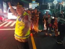 Polsek Selemadeg Berikan Giat Pengamanan Malam Takbiran di Masjid Besar Misyakatul Huda Bajera