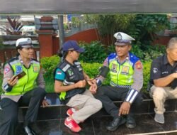 Kasubsatgas Dokes Polres Tabanan Berikan Pemeriksaan Kesehatan Personil Pengamanan Operasi Ketupat Agung 2024