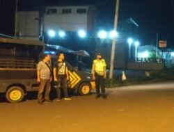 Guna Cegah Gangguan Kamtibmas Polsek Bebandem Gelar Blue Light Patrol