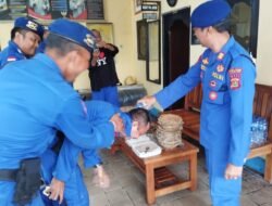 Bertambahnya Usia Anggotanya, Kasat Polairud Polres Karangasem Rayakan Ultah