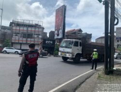 Urai Arus Lalin, Unit Samapta Polres Tabanan Laksanakan Pengaturan Lalu Lintas