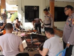 Kabag Log Polres Karangasem Lakukan Perawatan Senjata Api Inventaris