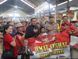 Jum’at Curhat, Kapolres Tabanan Blusukan ke Pasar Kediri Bagikan Sembako